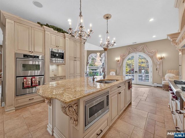 32 Chadwick Road, Hillsdale, NJ 07642