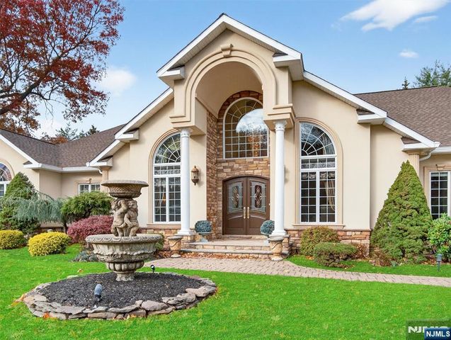 32 Chadwick Road, Hillsdale, NJ 07642