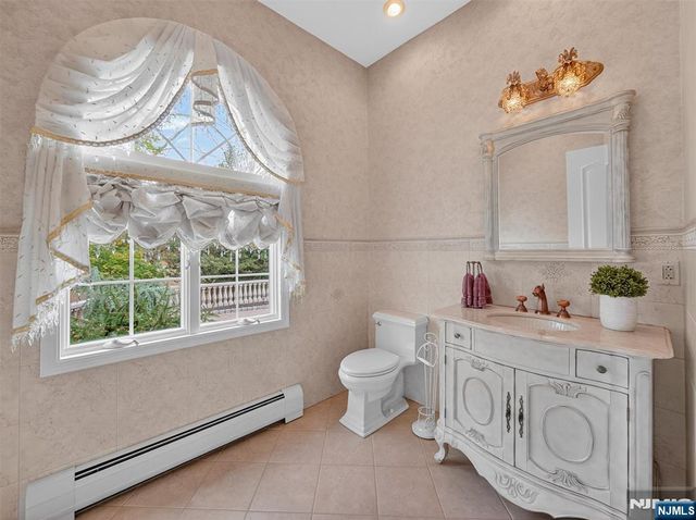 32 Chadwick Road, Hillsdale, NJ 07642