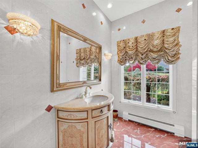 32 Chadwick Road, Hillsdale, NJ 07642