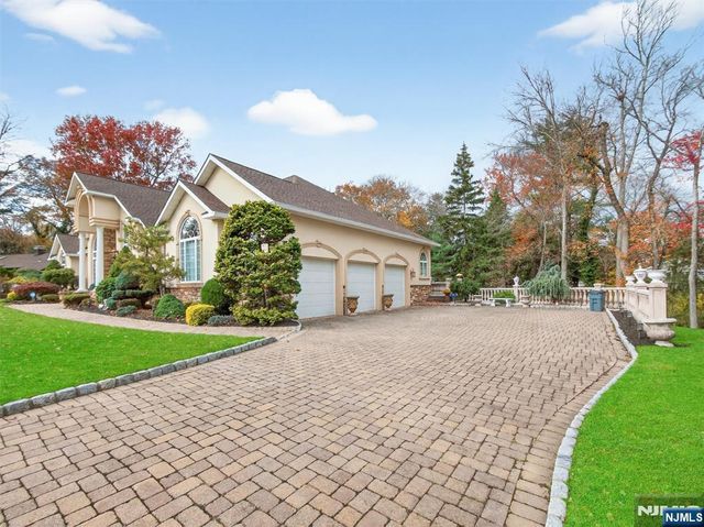 32 Chadwick Road, Hillsdale, NJ 07642
