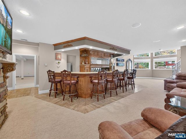 32 Chadwick Road, Hillsdale, NJ 07642