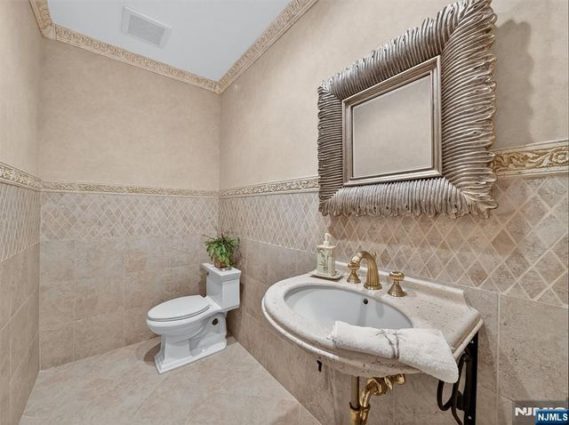 32 Chadwick Road, Hillsdale, NJ 07642