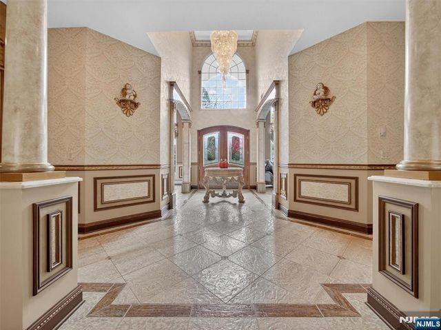 32 Chadwick Road, Hillsdale, NJ 07642