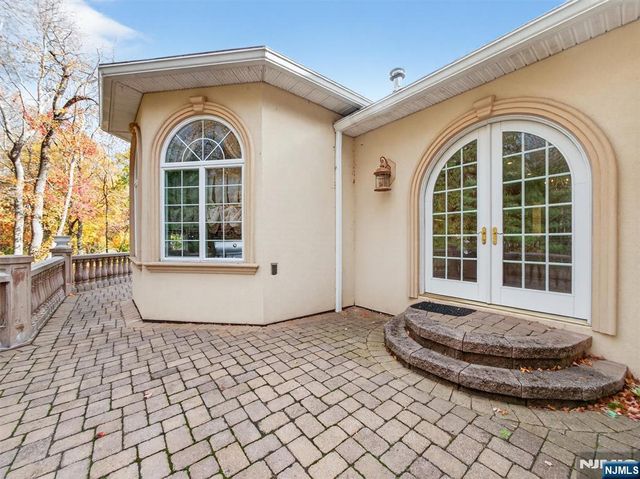 32 Chadwick Road, Hillsdale, NJ 07642