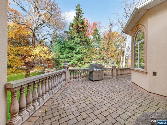 32 Chadwick Road, Hillsdale, NJ 07642