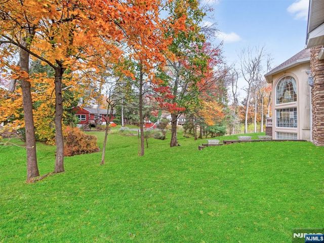 32 Chadwick Road, Hillsdale, NJ 07642