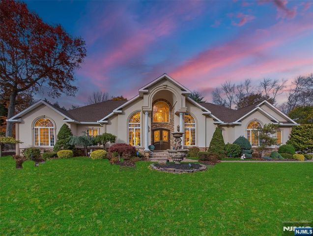 32 Chadwick Road, Hillsdale, NJ 07642