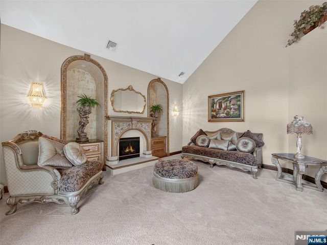 32 Chadwick Road, Hillsdale, NJ 07642