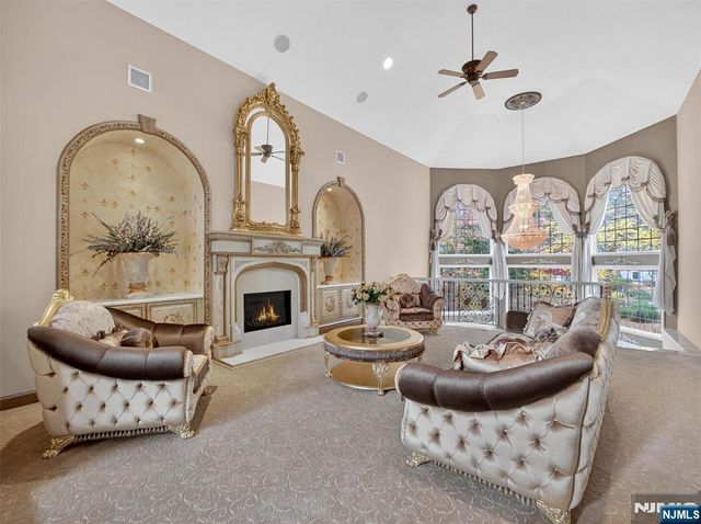 32 Chadwick Road, Hillsdale, NJ 07642