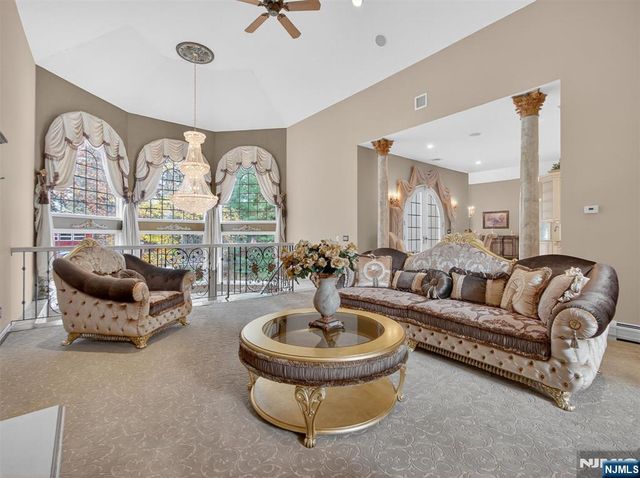 32 Chadwick Road, Hillsdale, NJ 07642