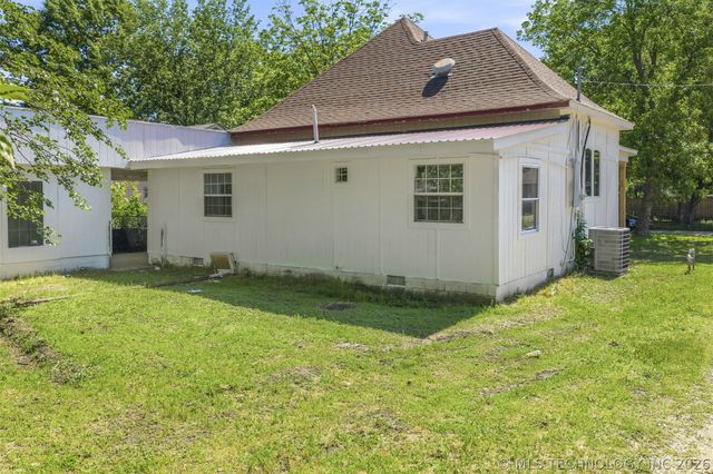 302 S 10 Avenue, Madill, OK 73446