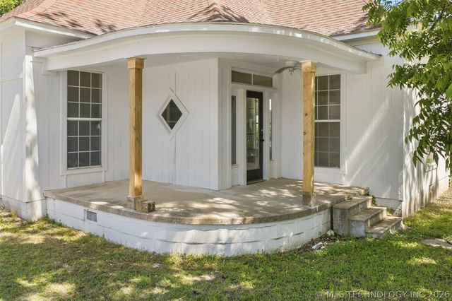 302 S 10 Avenue, Madill, OK 73446