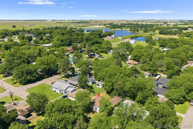 302 S 10 Avenue, Madill, OK 73446