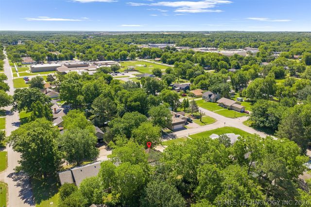 302 S 10 Avenue, Madill, OK 73446