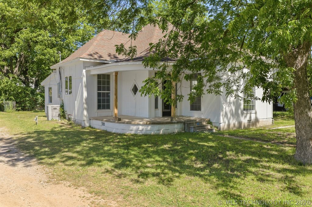 302 S 10 Avenue, Madill, OK 73446
