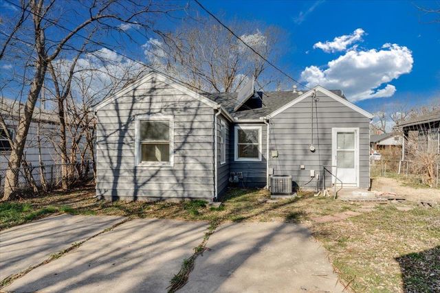 1652 S Ellis St, Wichita, KS 67211