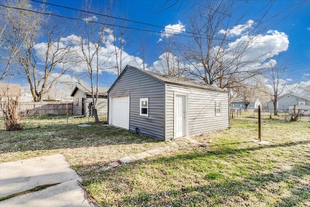 1652 S Ellis St, Wichita, KS 67211
