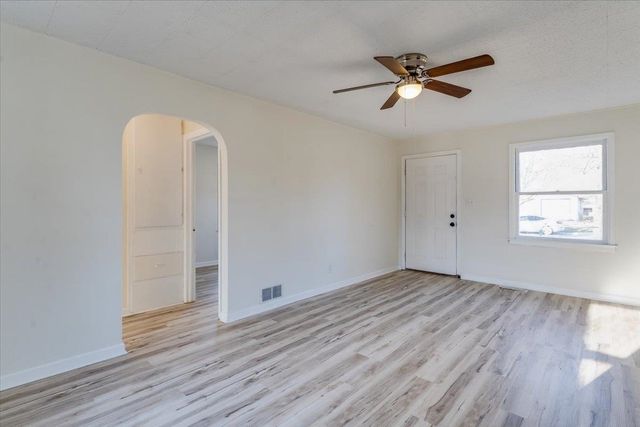 1652 S Ellis St, Wichita, KS 67211