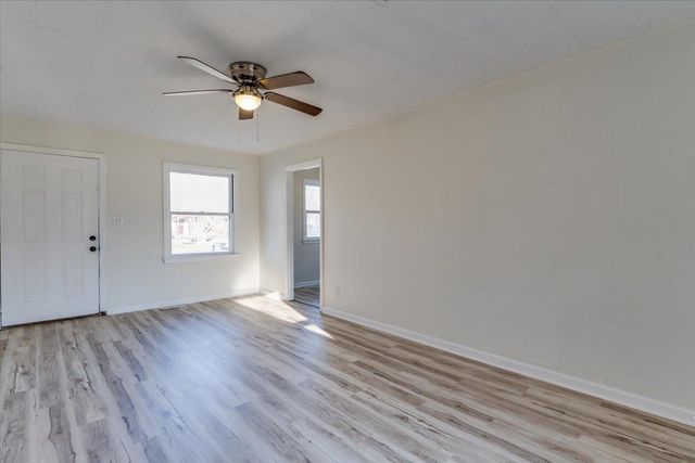 1652 S Ellis St, Wichita, KS 67211