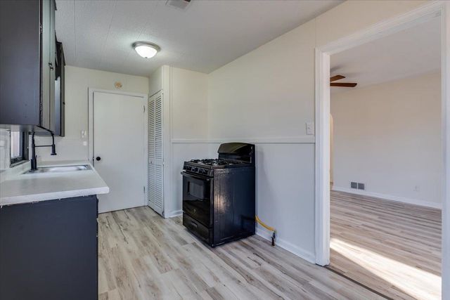 1652 S Ellis St, Wichita, KS 67211