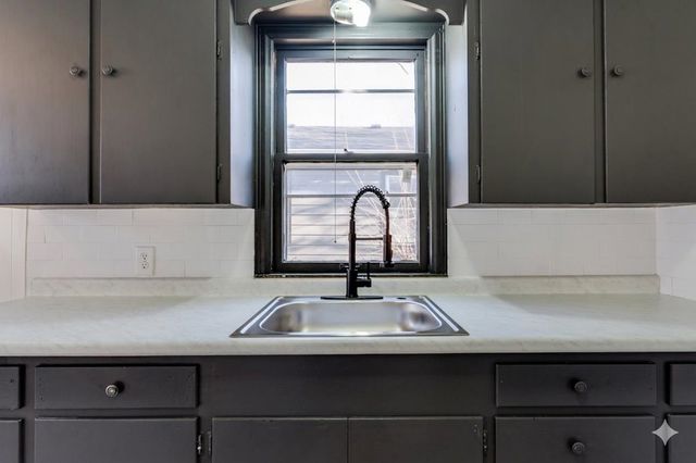 1652 S Ellis St, Wichita, KS 67211