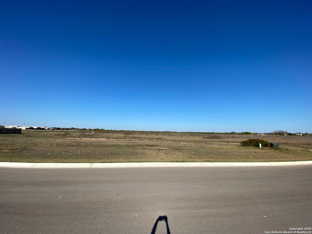 129 Growers Ave., Poteet, TX 78065