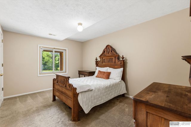 2506 S 105th Avenue, Omaha, NE 68124
