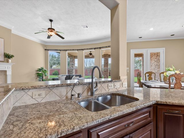 5330 Briarwick Meadow Lane, Sugar Land, TX 77479