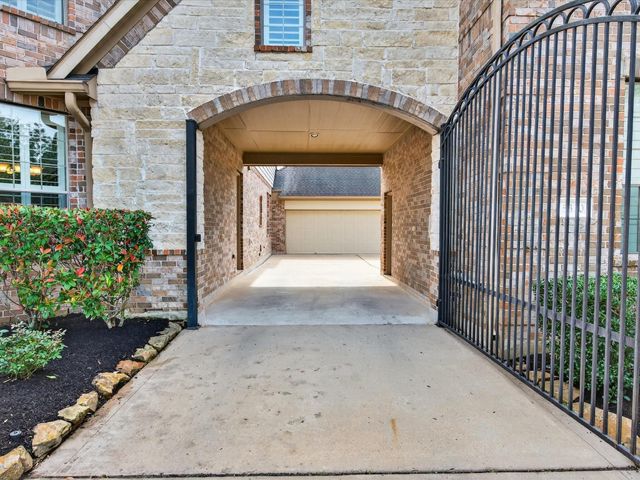 5330 Briarwick Meadow Lane, Sugar Land, TX 77479