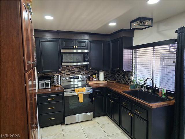5837 Bromley Avenue, Las Vegas, NV 89107