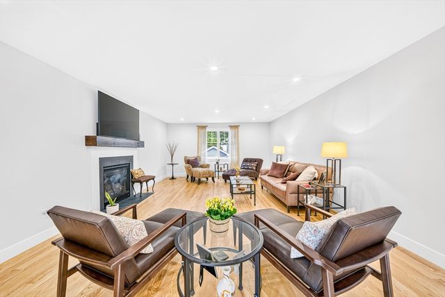 2 Sequoia Street, Billerica, MA 01821