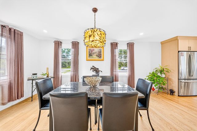 2 Sequoia Street, Billerica, MA 01821