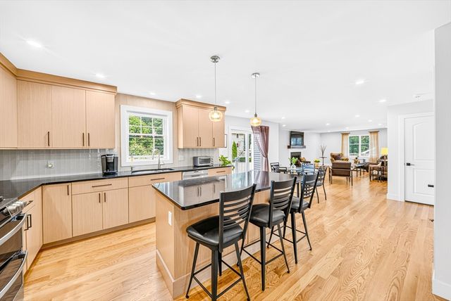 2 Sequoia Street, Billerica, MA 01821
