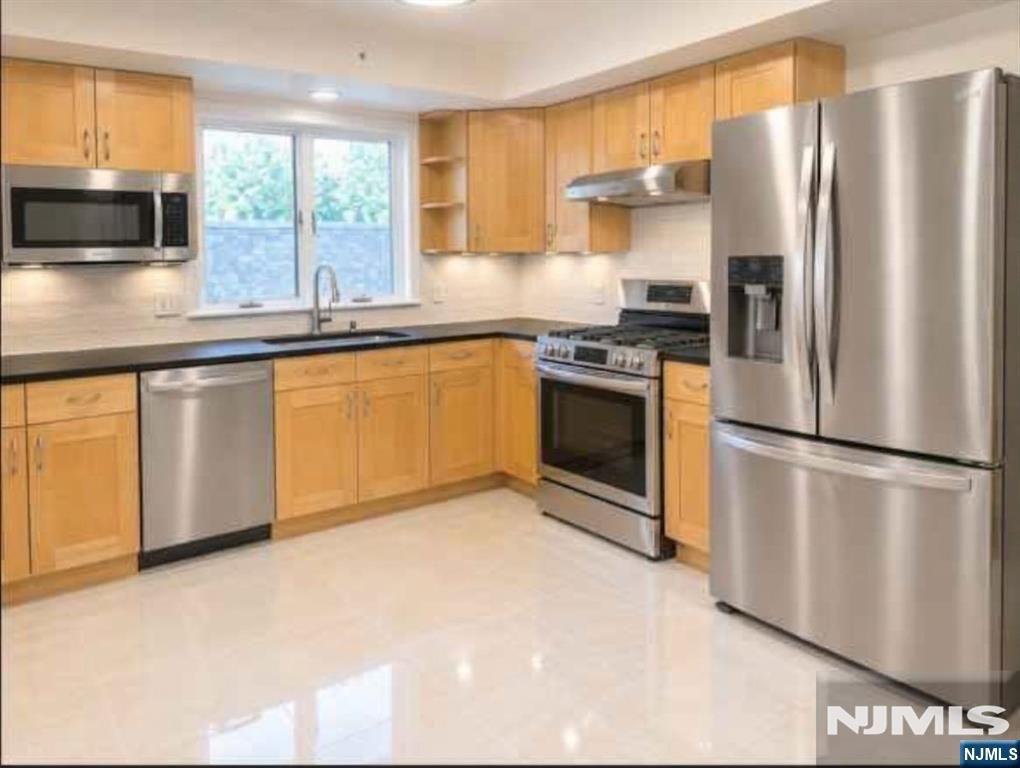 505 3rd Street, Palisades Park, NJ 07650