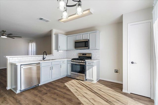 304 Watergate WAY, Hutto, TX 78634