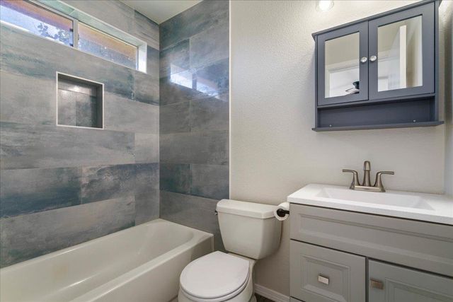 304 Watergate WAY, Hutto, TX 78634