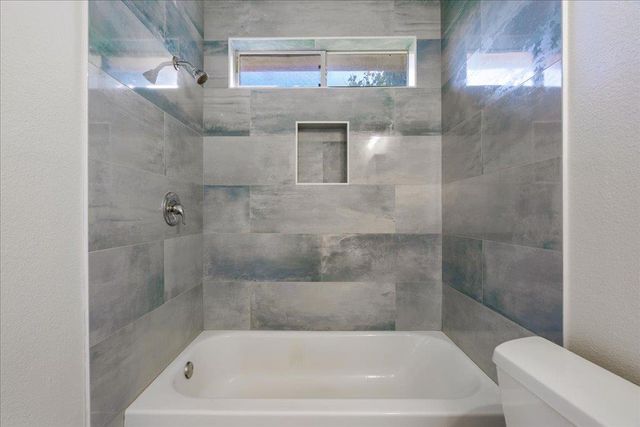 304 Watergate WAY, Hutto, TX 78634