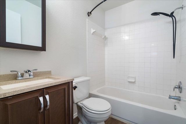 304 Watergate WAY, Hutto, TX 78634