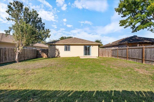 304 Watergate WAY, Hutto, TX 78634