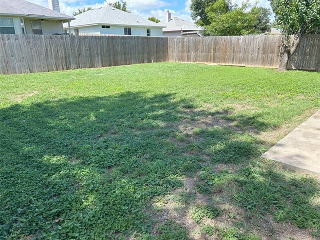 304 Watergate WAY, Hutto, TX 78634