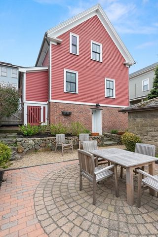 6 Gifford Court, Salem, MA 01970