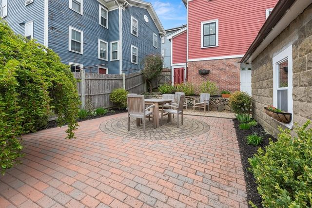 6 Gifford Court, Salem, MA 01970