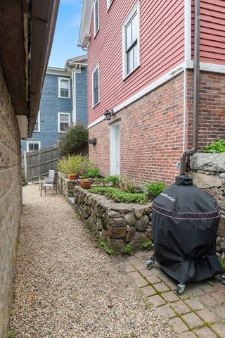 6 Gifford Court, Salem, MA 01970