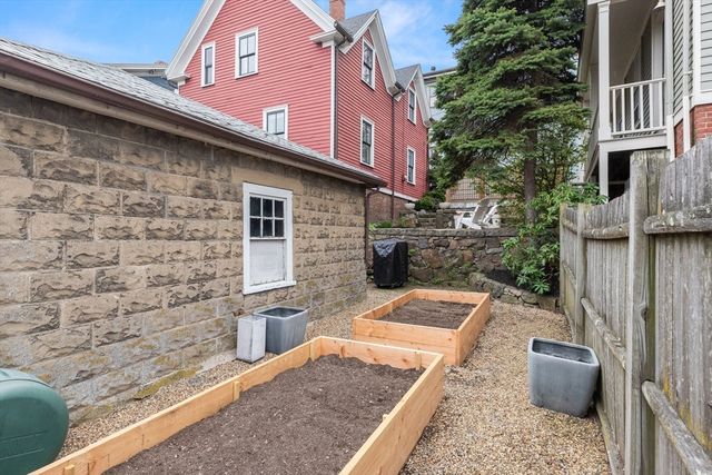 6 Gifford Court, Salem, MA 01970