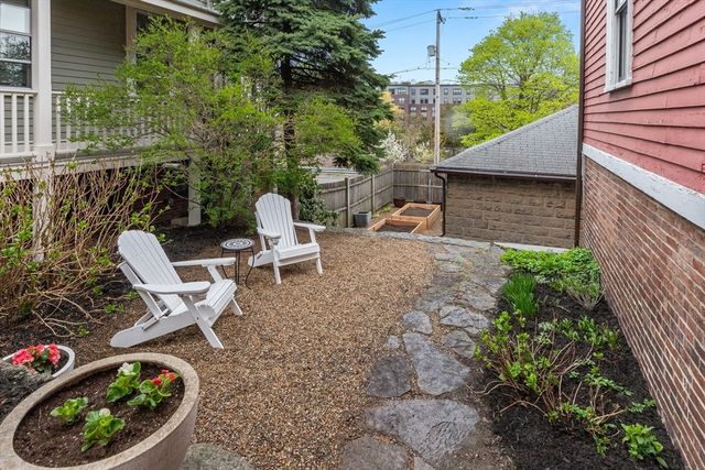 6 Gifford Court, Salem, MA 01970