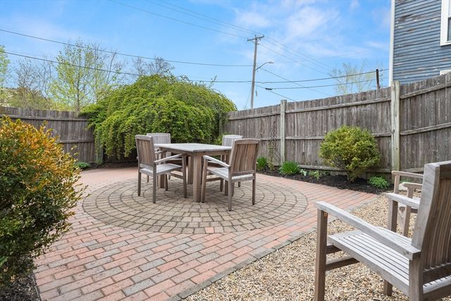 6 Gifford Court, Salem, MA 01970