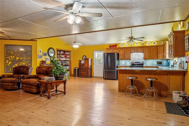 1406 N Johnson Loop, Montague, TX 76251