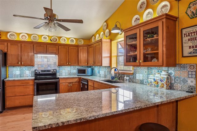 1406 N Johnson Loop, Montague, TX 76251