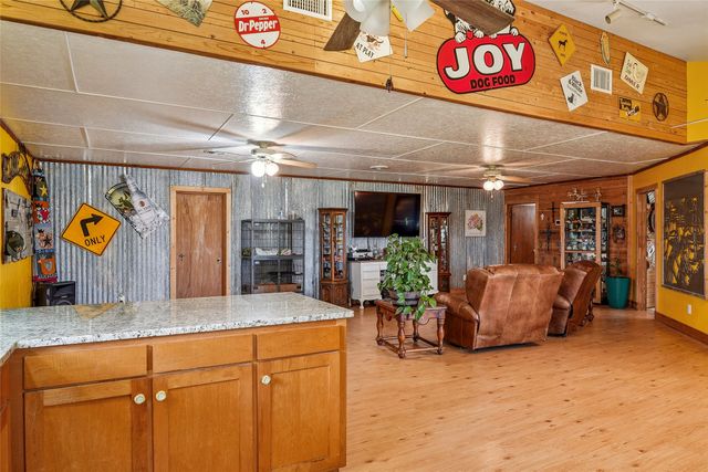 1406 N Johnson Loop, Montague, TX 76251